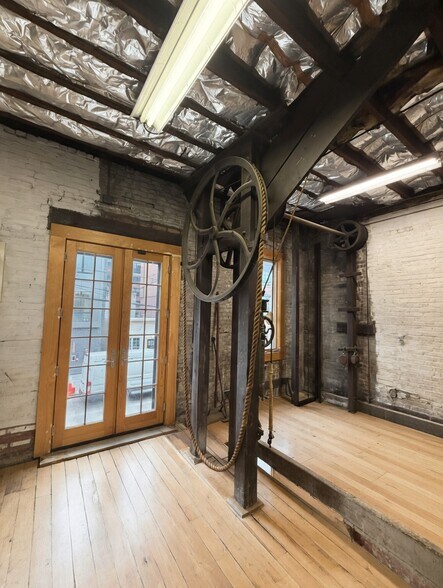 More Photos Of 279-281 Pine St, Jersey City Storefront For Sale