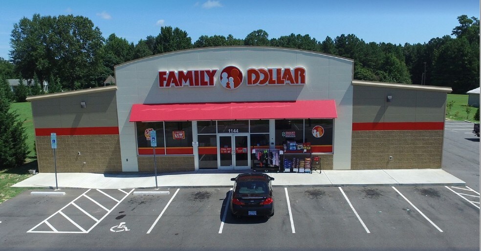 Primary Photo Of 1144 Greenwood Rd, Sanford Freestanding For Sale