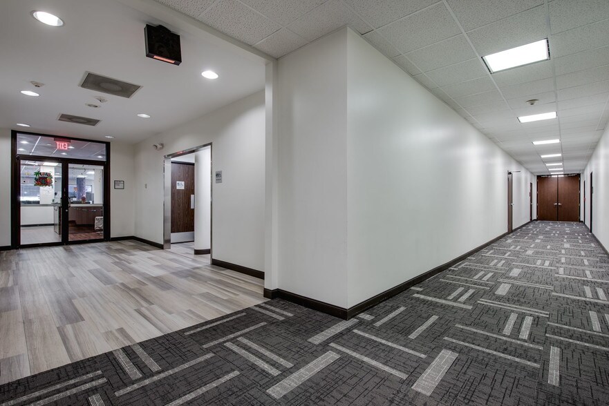 More Photos Of 1200 E Copeland Rd, Arlington Office For Lease