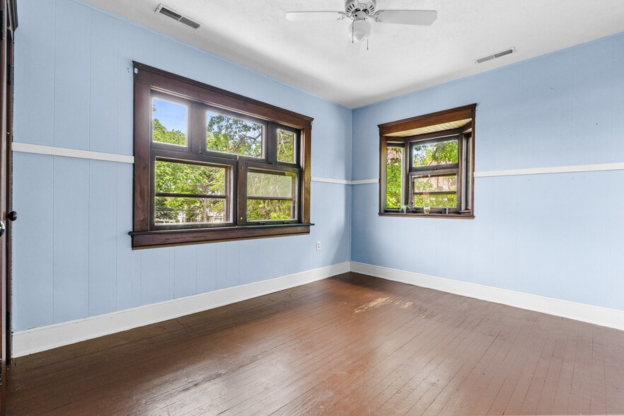 More Photos Of 15522 Madison Ave, Lakewood General Retail For Sale