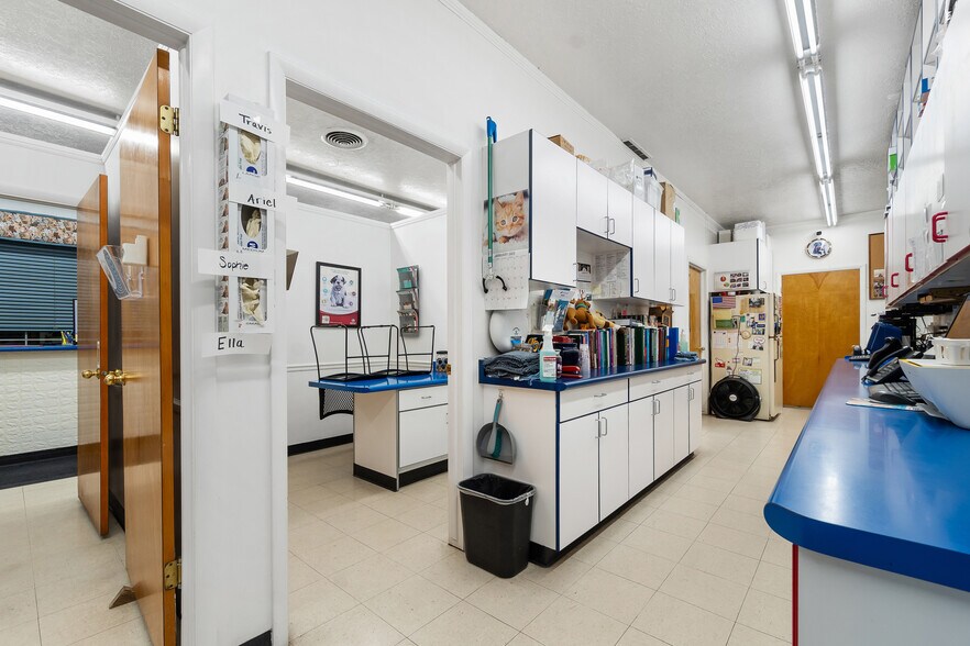 More Photos Of 208 S Washington Blvd, Ogden General Retail For Sale