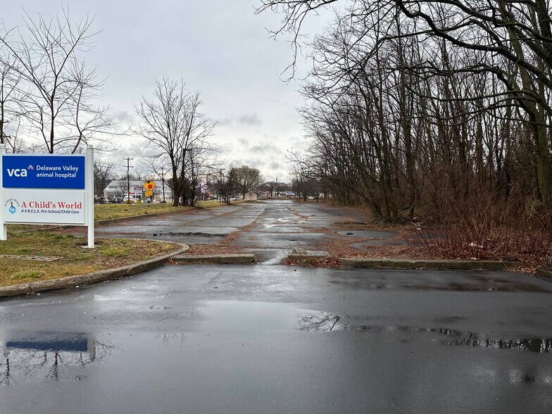 More Photos Of 195 Bristol Oxford Valley Rd, Langhorne Bank For Sale