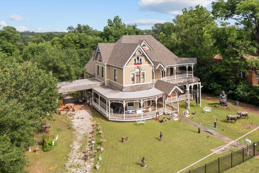 More Photos Of 310 N Mound St, Nacogdoches Flex For Sale