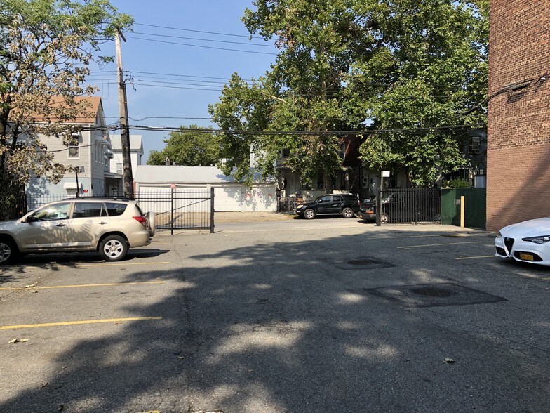 More Photos Of 15-08 College Point Blvd, College Point General Retail For Lease