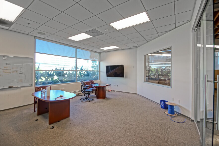 More Photos Of 887-889 N Douglas St, El Segundo Loft Creative Space For Lease