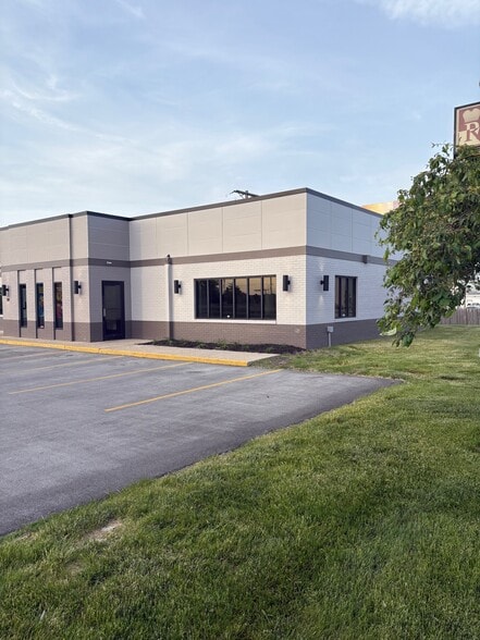 More Photos Of 119 W Ireland Rd, South Bend Medical For Lease