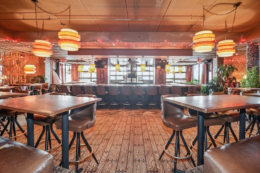More Photos Of 1900 & 1924 Marshall St NE, Minneapolis Restaurant For Sale