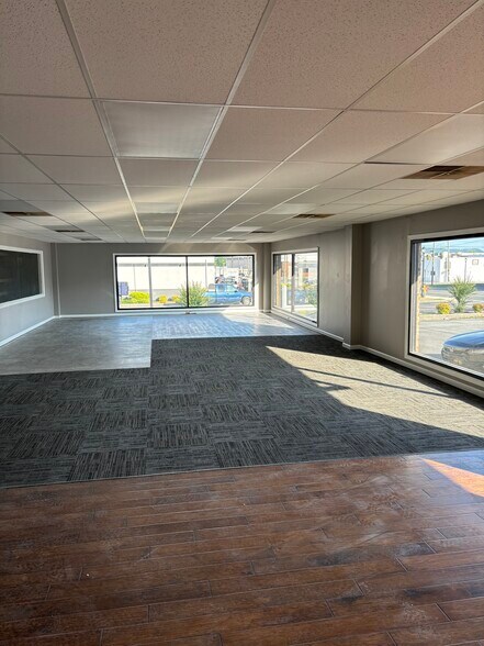 More Photos Of 201 E Lake Ave, Rossville Office For Lease
