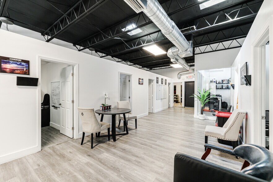 More Photos Of 4980 E 10th Ct, Hialeah Warehouse For Sale