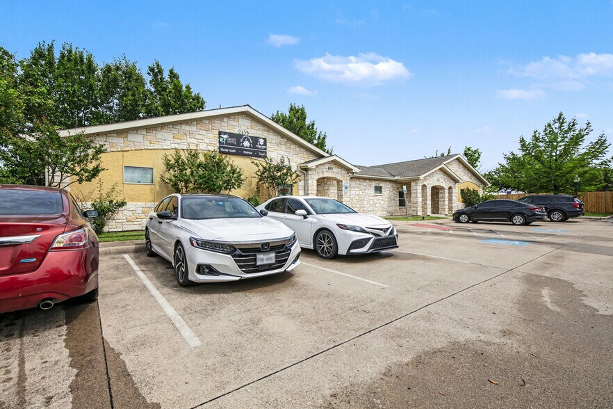 More Photos Of 2451-2461 Robinson Rd, Grand Prairie Medical For Sale