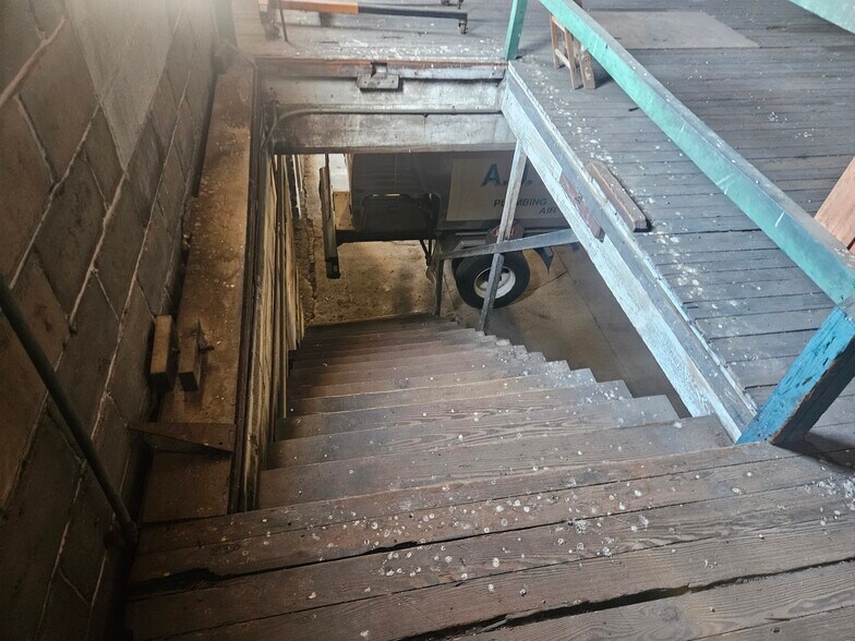 More Photos Of 173 Water St, Bridgeton Warehouse For Sale