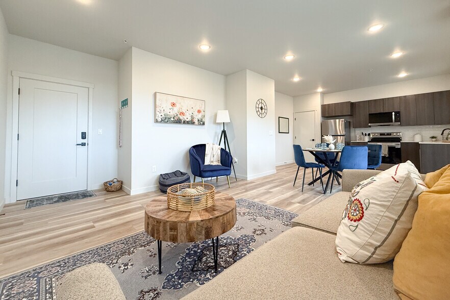 More Photos Of 1007 Grandridge Road, Grandview Apartments For Sale