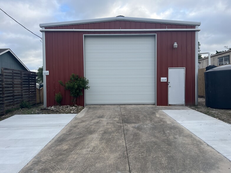 More Photos Of 15114 Iowa St, Austin Self Storage For Sale