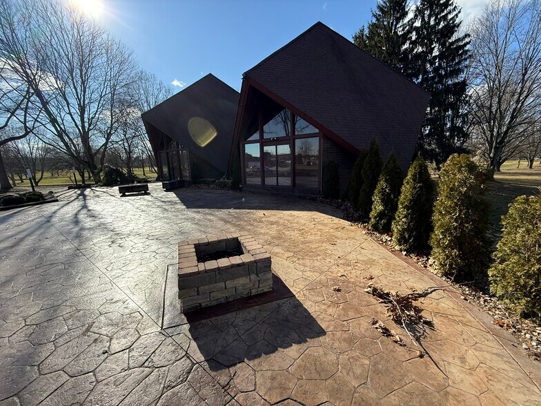 More Photos Of 10804 Wilkshire Blvd, Bolivar Office For Sale