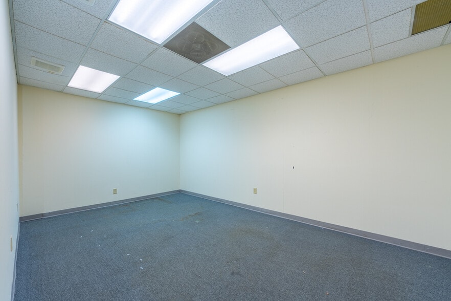 More Photos Of 2500 Gateway Centre Blvd, Morrisville Office For Lease