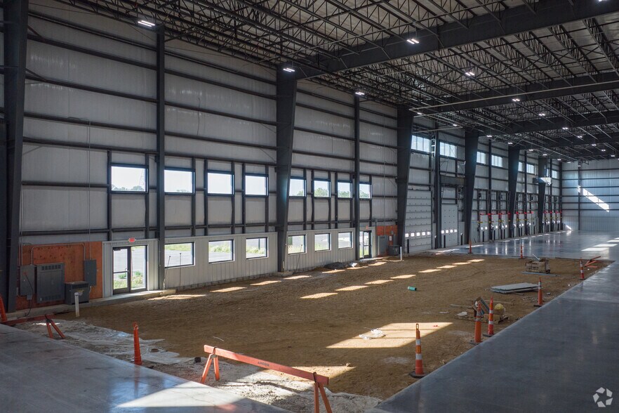 More Photos Of 203 Stonemont Dr, Bristol Warehouse For Sale