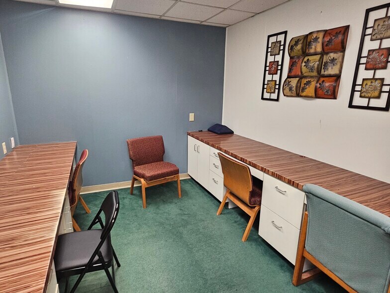 More Photos Of 97 S 4th St, Ishpeming Office For Lease