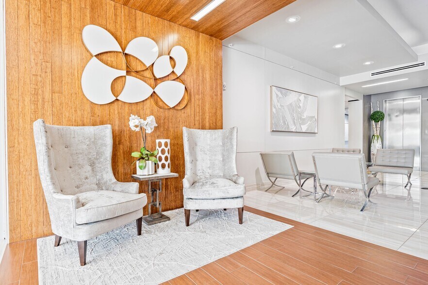 More Photos Of 2550 N Loop Fwy W, Houston Office For Lease