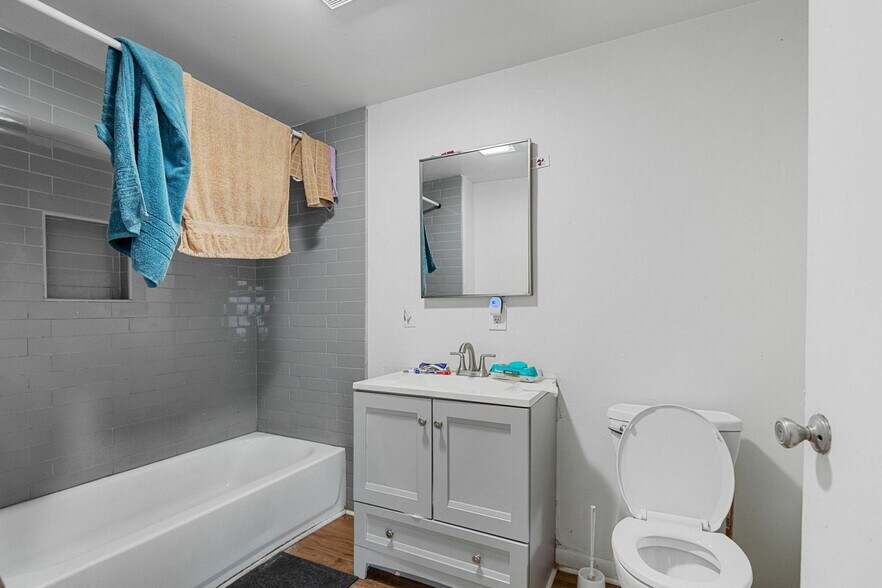 More Photos Of 1923-1925 McCalla Ave, Knoxville Apartments For Sale