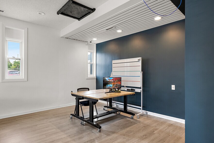 More Photos Of 22007 Woodward Ave, Ferndale Loft Creative Space For Sale