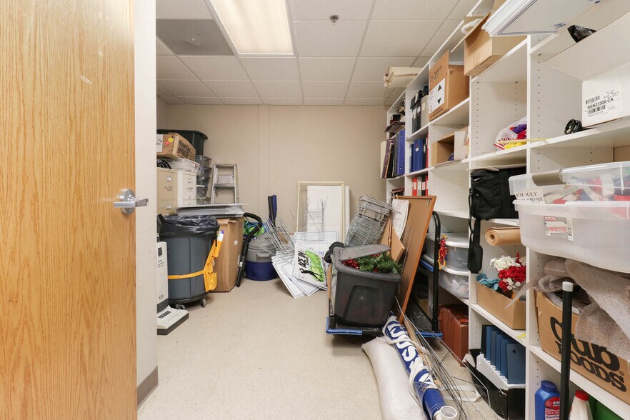 More Photos Of 407 Detroit Ave, Bloomington Office For Sale