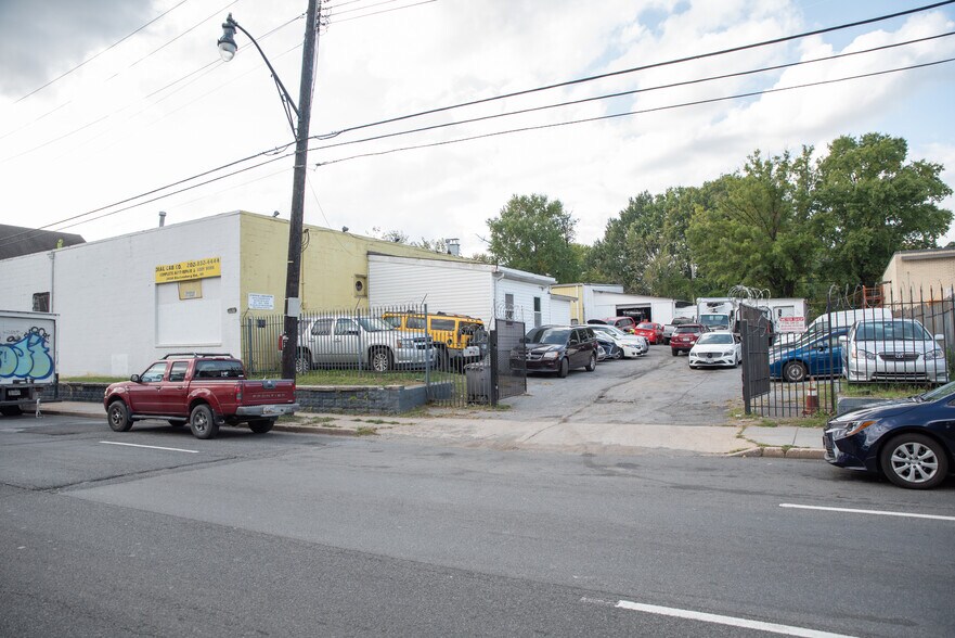 Primary Photo Of 2838 Bladensburg Rd NE, Washington Service For Lease