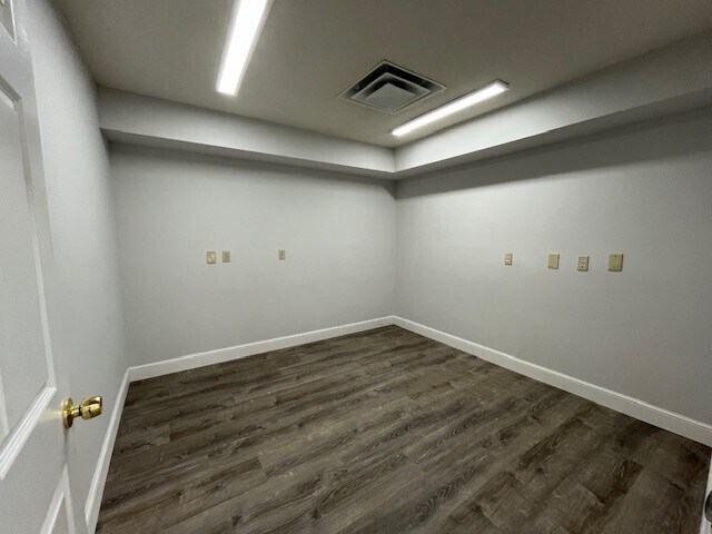 More Photos Of 13910 Fivay Rd, Hudson Medical For Lease