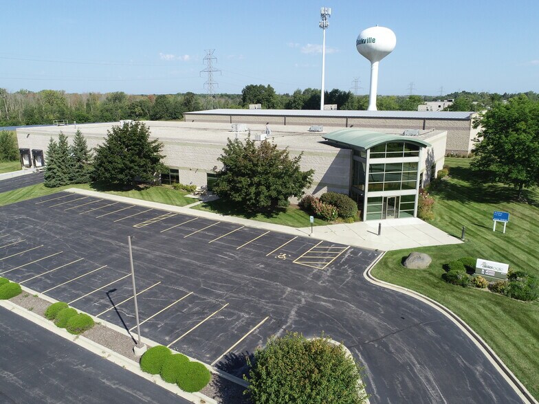 More Photos Of 591 N Dekora Woods Blvd, Saukville Unknown For Lease