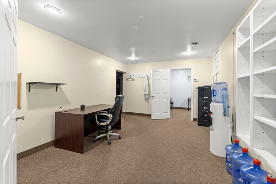 More Photos Of 13403 W 7 Mile Rd, Detroit Medical For Lease