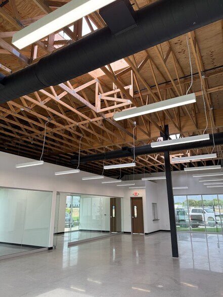 More Photos Of 601 Meacham Blvd, Fort Worth Distribution For Lease