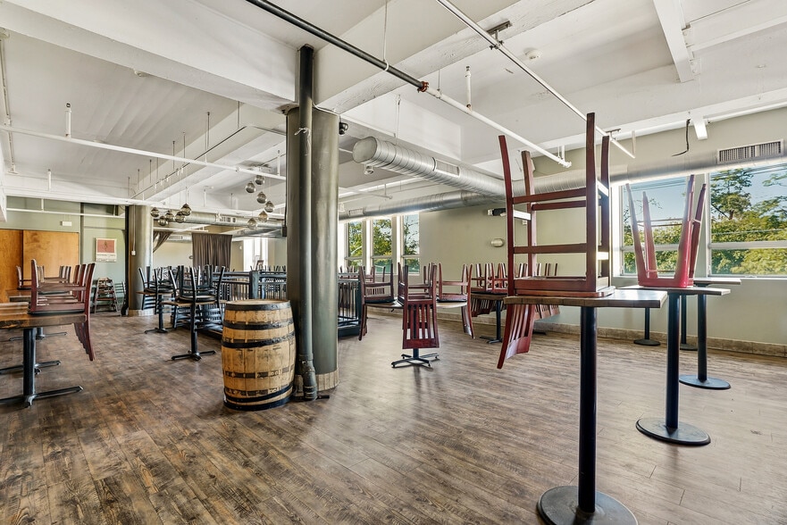 More Photos Of 47 S Water St, Peekskill Light Manufacturing For Sale