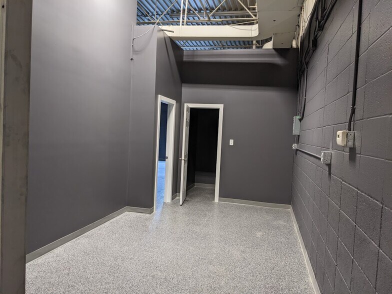 More Photos Of 8312-8314 Fraser Av, Fort McMurray Showroom For Lease