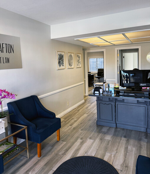 More Photos Of 810 E Charleston Blvd, Las Vegas Office For Sale