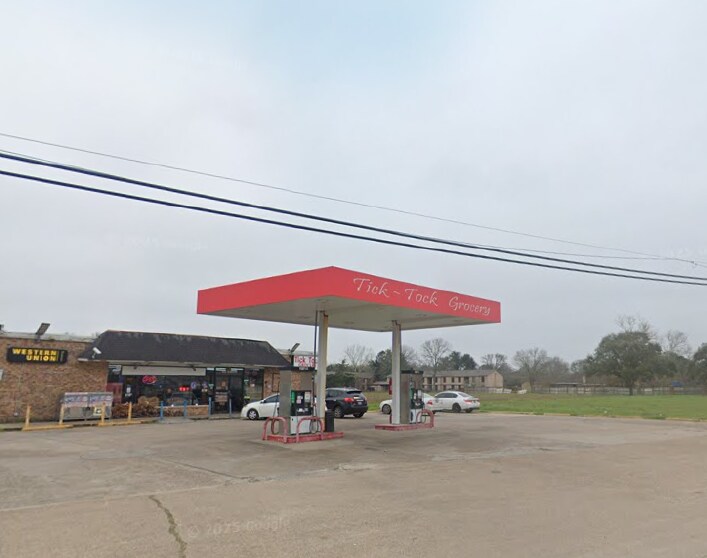 Primary Photo Of 620 E South St, Alvin Convenience Store For Sale