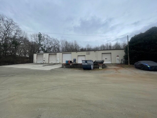 More Photos Of 224 Northeast Dr, Spartanburg Service For Lease