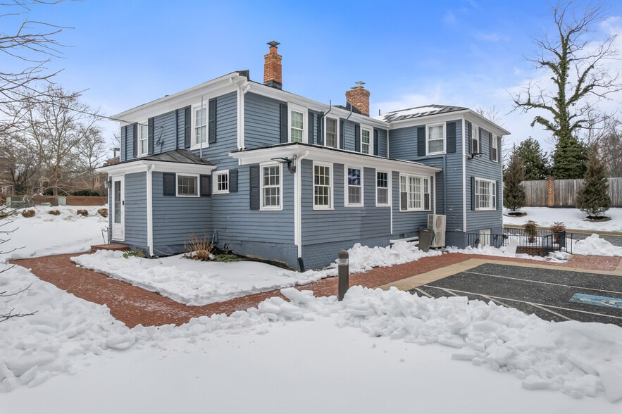 More Photos Of 4235 Chain Bridge Rd, Fairfax Office For Sale