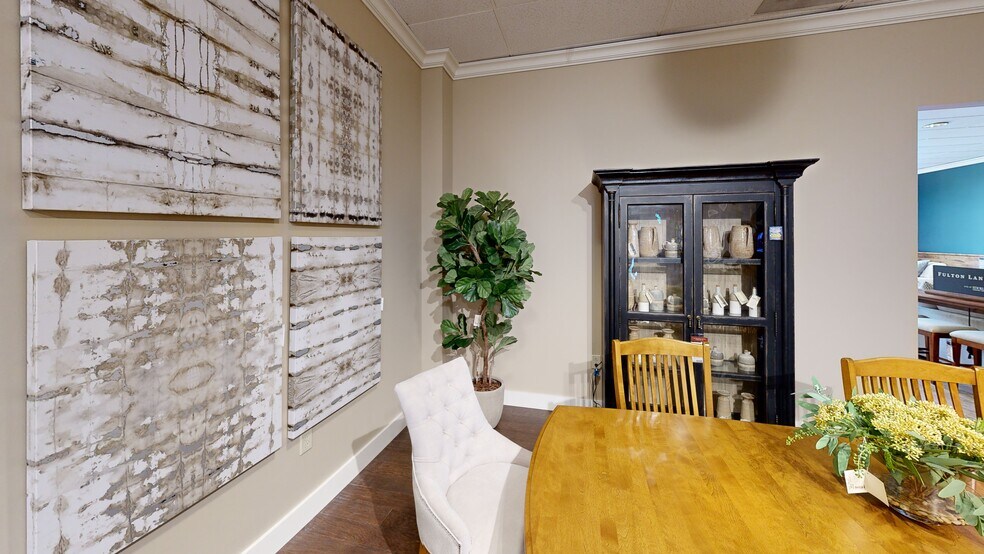 More Photos Of 151 Wolf Rd, Colonie Freestanding For Sale