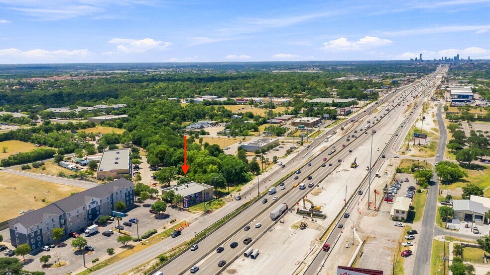 Primary Photo Of 11055 N IH-35, Austin Storefront For Lease