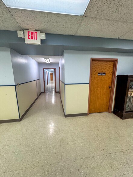 More Photos Of 2002 2nd St SW, Rochester Storefront Retail Office For Sale