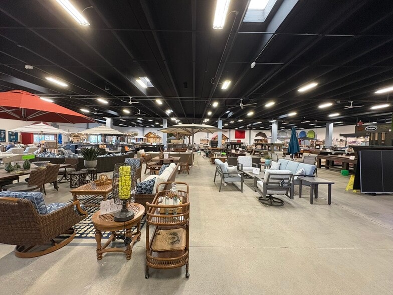 More Photos Of 19355 W Bluemound Rd, Brookfield Freestanding For Sale