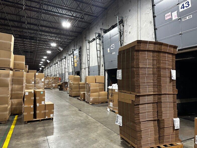 More Photos Of 3500 Flanders Dr, Ardmore Distribution For Lease