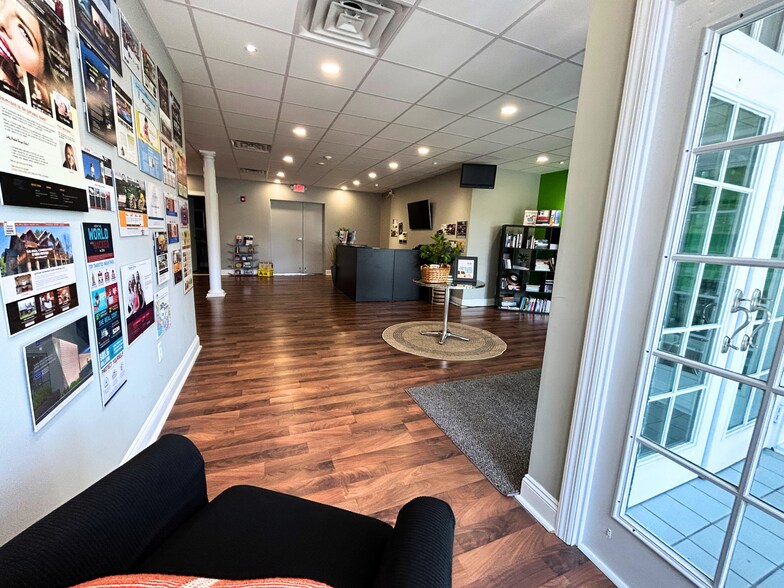 More Photos Of 111 Centerville Rd, Lancaster Office For Lease