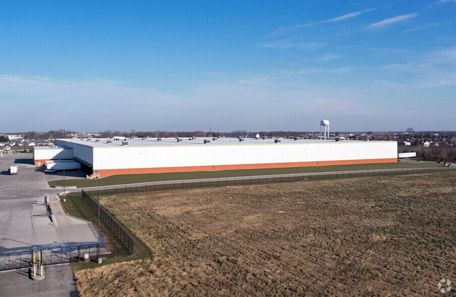 More Photos Of 9347 Pendleton Pike, Indianapolis Distribution For Lease