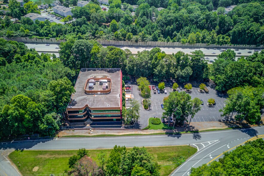 More Photos Of 9755 Dogwood Rd, Roswell Office For Lease