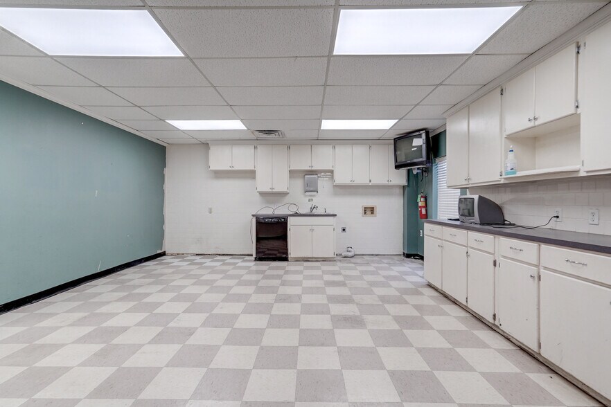 More Photos Of 3100 S Elm Pl, Broken Arrow Medical For Lease