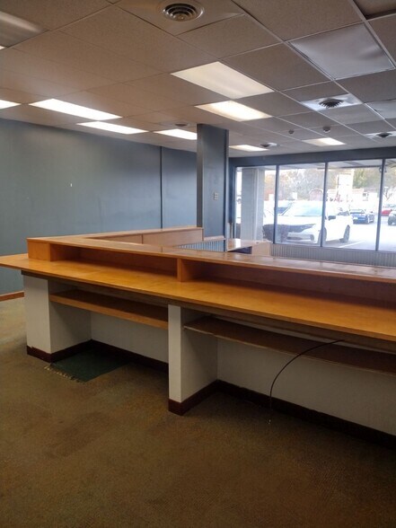 More Photos Of 16761 Saint Clair Ave, East Liverpool Unknown For Lease