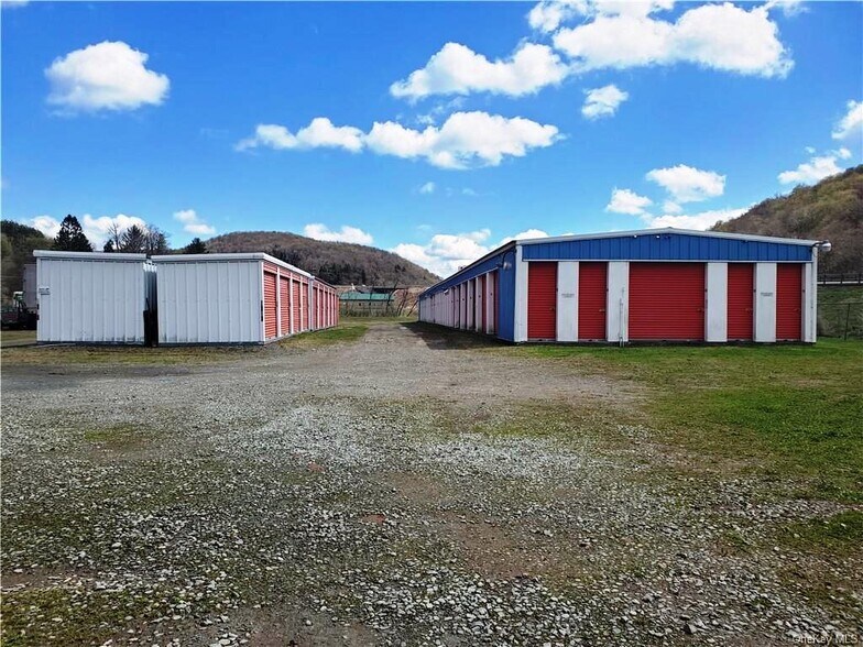More Photos Of 206 Service Rd, Parksville Office For Sale