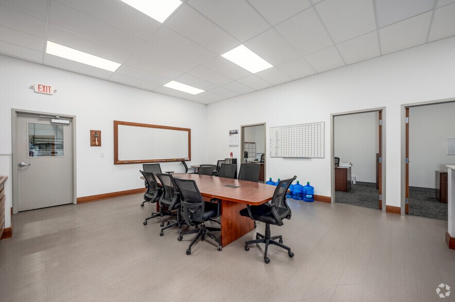 More Photos Of 9150 Harrison Park Ct, Indianapolis Light Distribution For Lease