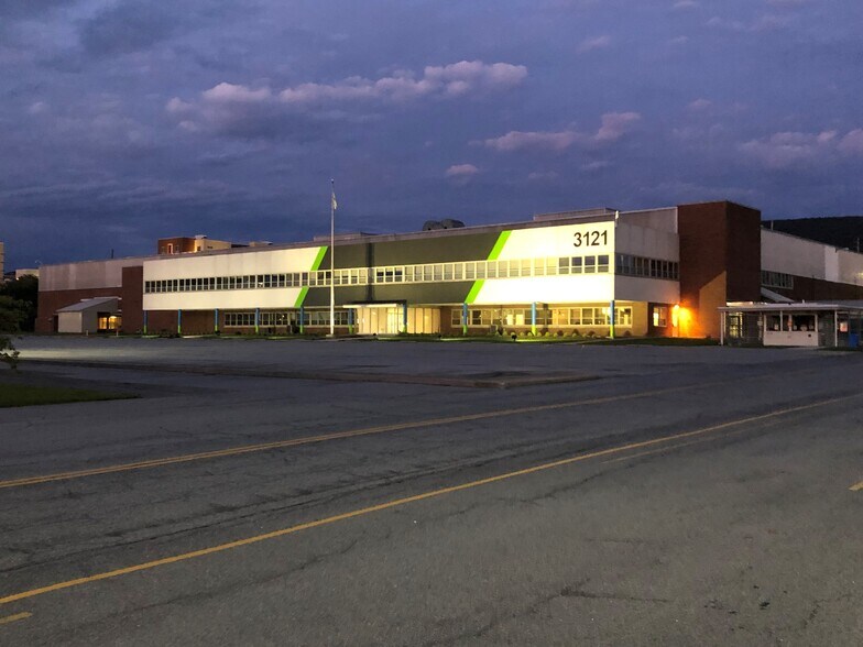Primary Photo Of 3121 Pleasant Valley Blvd, Altoona Light Distribution For Lease