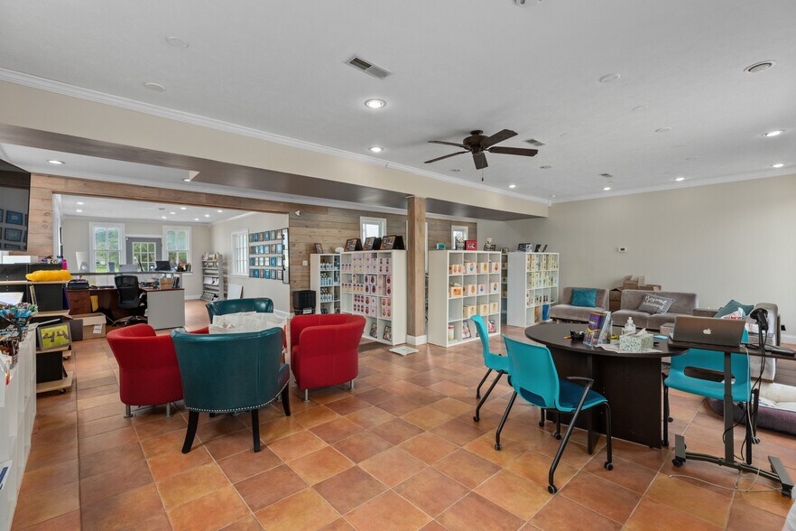 More Photos Of 904 W Union Ave, Litchfield Office For Sale